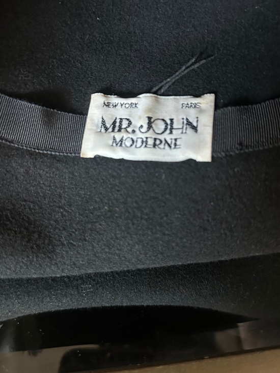 FABULOUS 1970\'s DESIGNER BLACK FELT WIDE BRIM HAT + RED/BLACK FEATHER SPRAY main image 6
